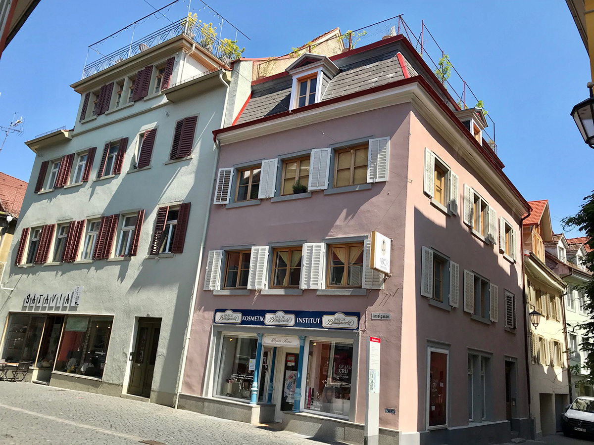 Konstanz-Niederburg - Kulturdenkmal bestehend aus zwei dreigeschossigen Wohnhäusern